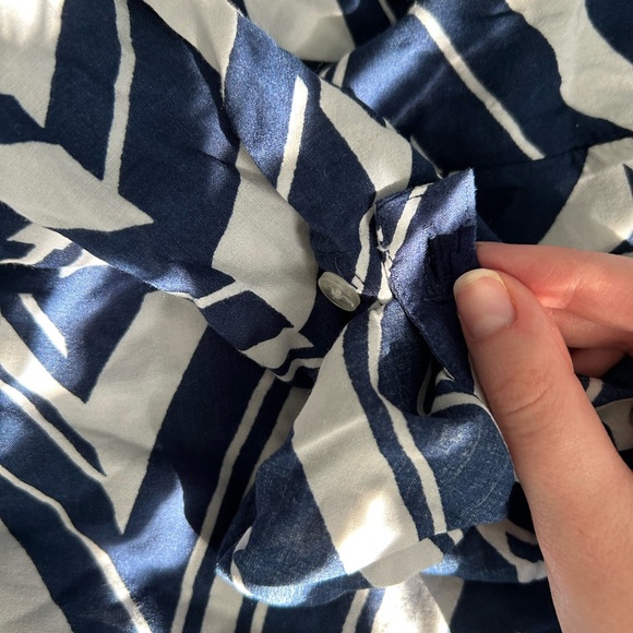 3 for $15 🌸 Old Navy Geometric Top sz M - Picture 3 of 3